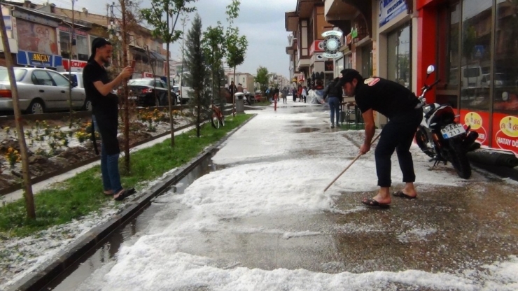 15 Dakika Devam Eden Dolu Erciş’i Bu Hale Getirdi