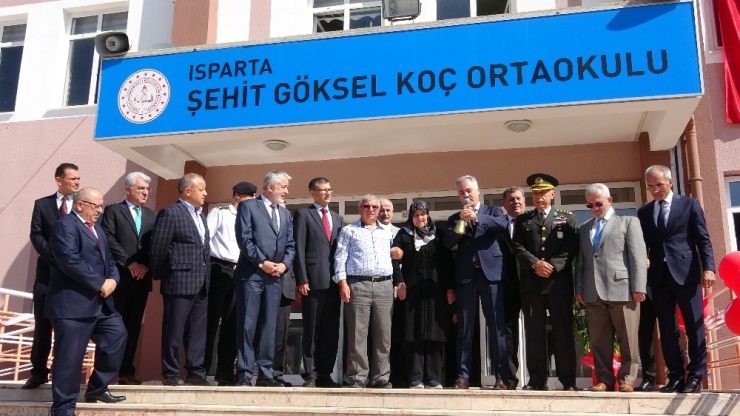 Şehit Annesi, Oğlunun Adı Verilen Okulda İlk Ders Zilini Çaldı