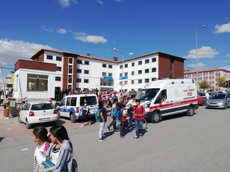 Sınıfın Asma Tavanındaki Kartonpiyer Öğrencinin Üzerine Düştü