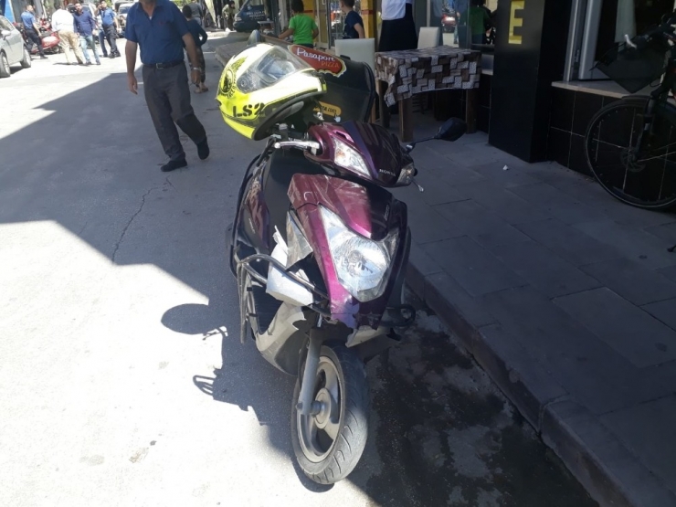 Motosiklet İle Kamyonet Çarpıştı; 1 Yaralı