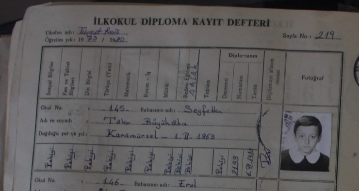 Belediye Başkanı, 39 Yıl Önce Okuduğu Okuldan Mezuniyet Belgesini Aldı