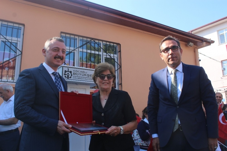 Belediye Başkanı, 39 Yıl Önce Okuduğu Okuldan Mezuniyet Belgesini Aldı