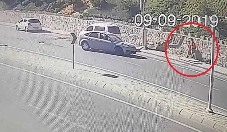 Kontrolden Çıkan Otomobil 20 Metre Yükseklikten Yola Uçtu