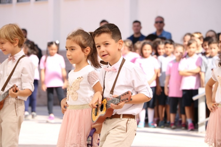 Manisa’da Eğitim Öğretim Yılı Törenle Başladı