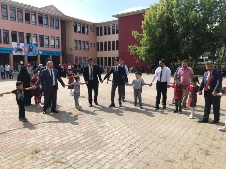 Muş’ta 711 Okulda 115 Bin 631 Öğrenci Ders Başı Yaptı