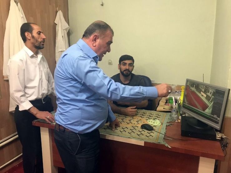 Camide Ayakkabı Hırsızlığı Kamerada