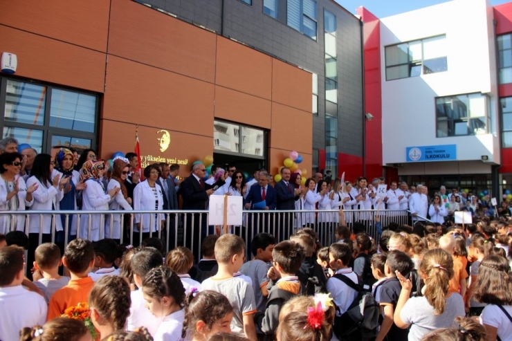 Tekden İlkokulu’nda İlk Ders Zili Çaldı