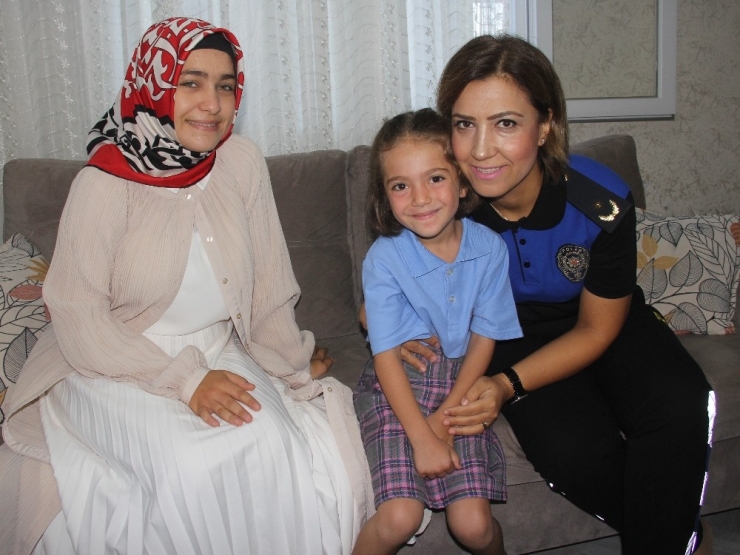 Emniyet Müdürü, Okula Başlayan Şehit Kızını Makam Aracıyla Götürdü