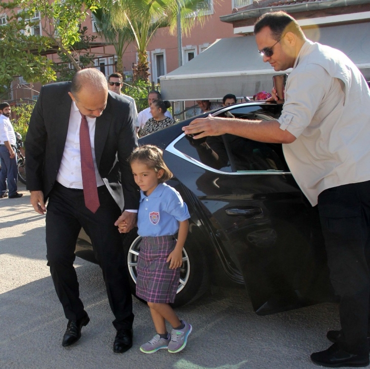 Emniyet Müdürü, Okula Başlayan Şehit Kızını Makam Aracıyla Götürdü