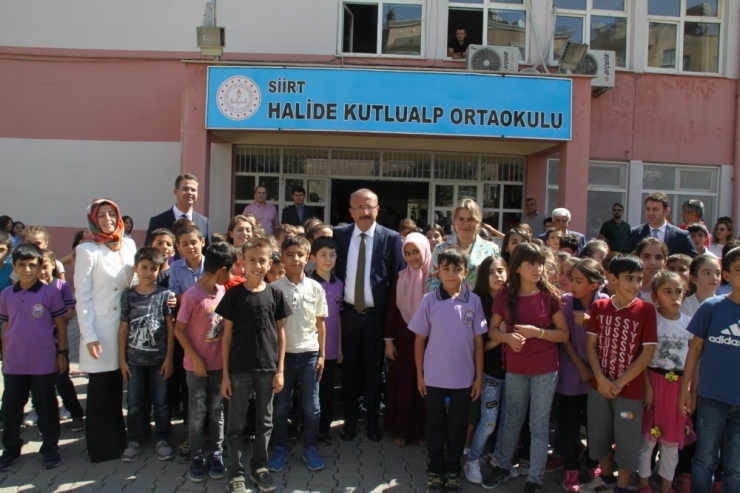 Siirt’te Yeni Eğitim Öğretim Yılının İlk Ders Zili Çaldı