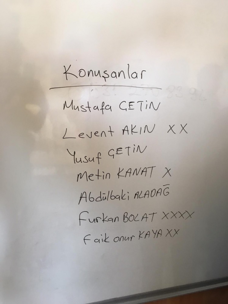 İlçe Milli Eğitim Müdürü Sınıf Başkanı Oldu, Tahtaya Konuşanları Yazdı