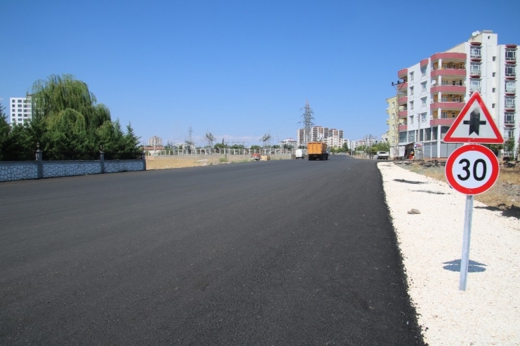 Siverek’te Yol Yapım Çalışmaları Sürüyor