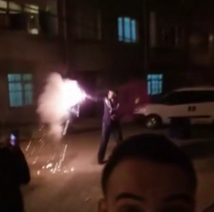 Asker Eğlencesinde Havai Fişek Patladı, Ortalık Savaş Alanına Döndü