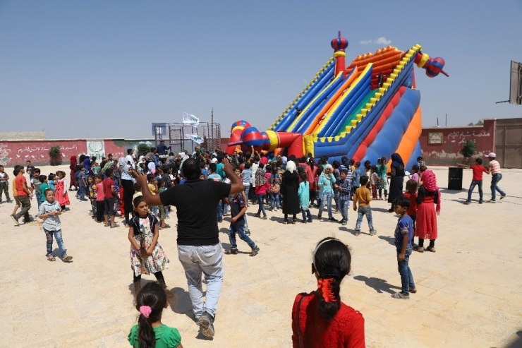 Yetim Öğrencilere Sürpriz Eğlence