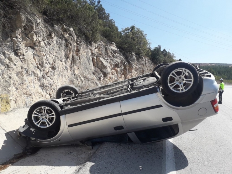 Takla Atan Otomobilin Sürücüsü Yaralandı