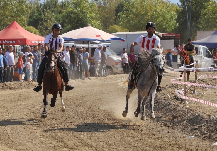 Turgutlu’da Geleneksel Rahvan At Yarışı Heyecanı Yaşandı