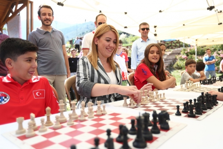 Sokakta Satranç Var