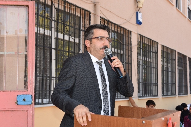 Başkan Yılmaz, İlk Ders Gününde Kendi Okulunda