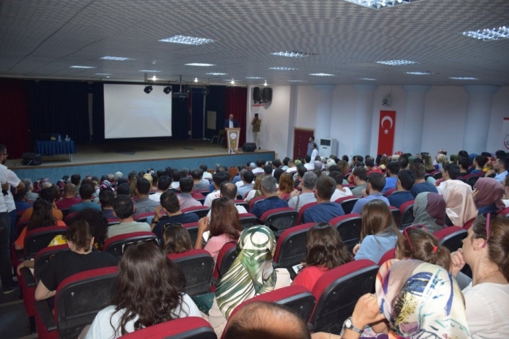 Prof. Dr. Durmuş Eğitimcilerle Buluştu