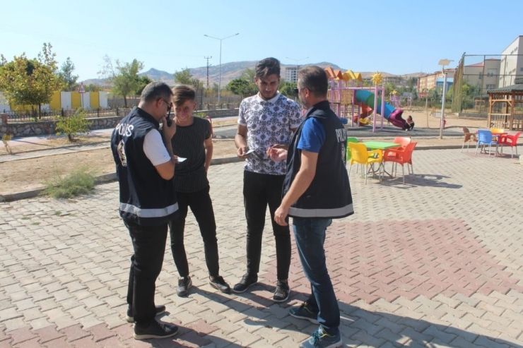 Kozluk’ta Okul Önlerinde Sıkı Denetim