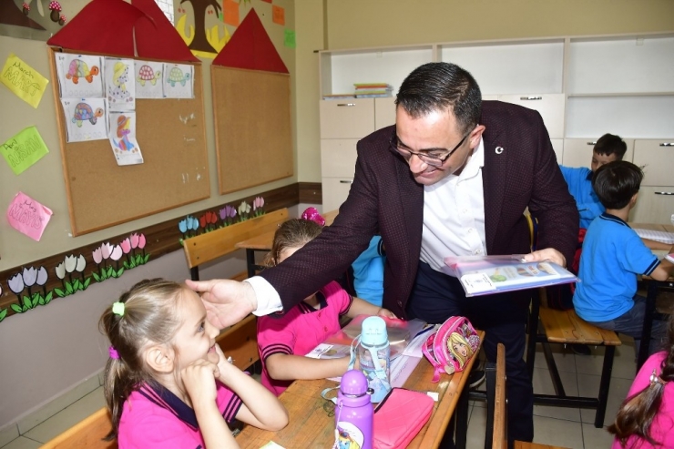 Başkan Erdoğan, İlkokul Öğrencilerini Sevindirdi