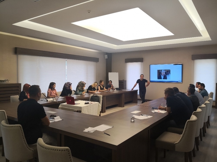 Büyükşehir Personeline Halkla İlişkiler Eğitimi Verildi