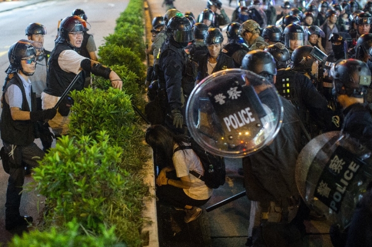 Hong Kong Lideri Lam: “Şiddetin Tırmanması Sorunları Çözmez”