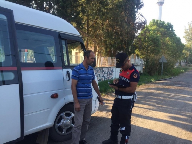 Döşemealtı İlçe Jandarmadan Servis Denetimi