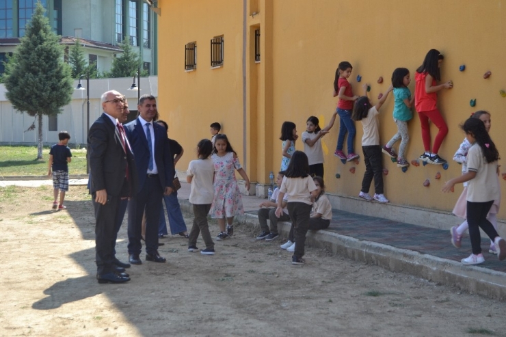 Beceri Ve Tasarım Atölyelerini İnceledi