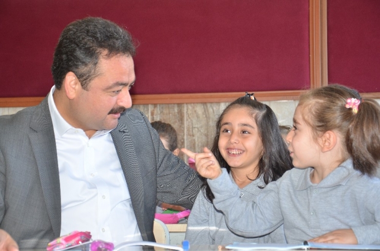 Elbistan Belediyesi’nden 3 Bin Öğrenciye Eğitim Seti Hediyesi