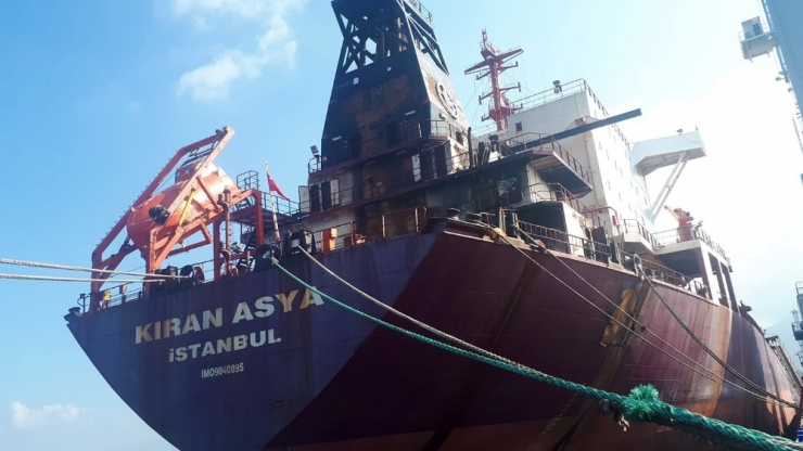 İskenderun Körfezinde Buğday Yüklü Gemide Çıkan Yangın 4 Saat Süren Çalışmayla Söndürüldü