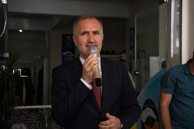 İnegöl Belediyesi’nden Bin 200 Öğrenciye Kırtasiye Yardımı