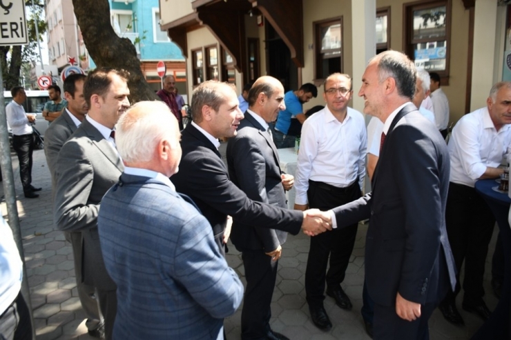 İnegöl Belediyesi’nden Bin 200 Öğrenciye Kırtasiye Yardımı