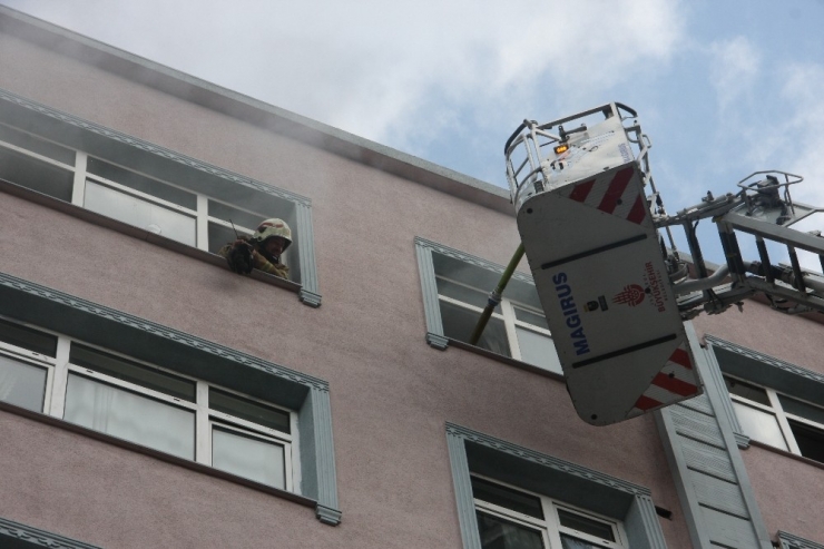 Kağıthane’de Yangın Paniği