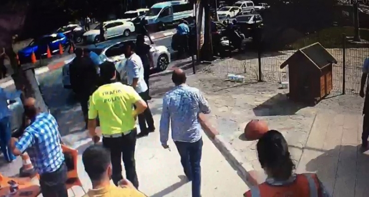 Polis Saldırganı Silahla Ayağından Vurup Yakaladı