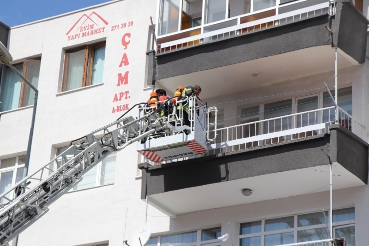 Evde Çıkan Çıkan Yangın Korkuttu