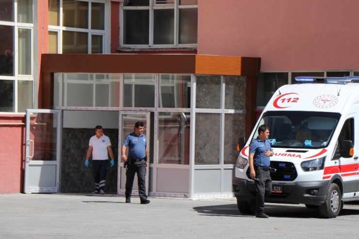 Kız Lisesinde ‘İntihar’ Paniği