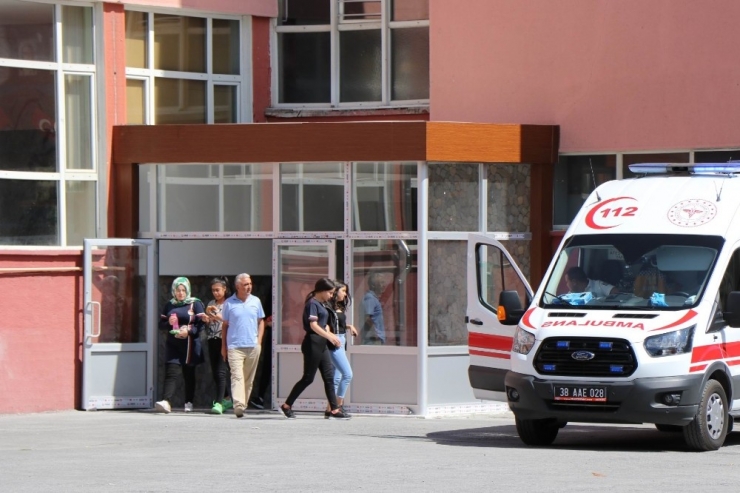 Kız Lisesinde ‘İntihar’ Paniği