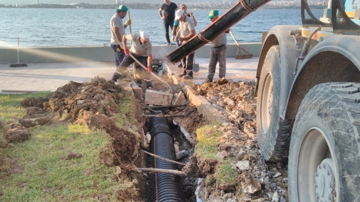 Gölcük Sahillerinde Su Kanalları İnşa Ediliyor
