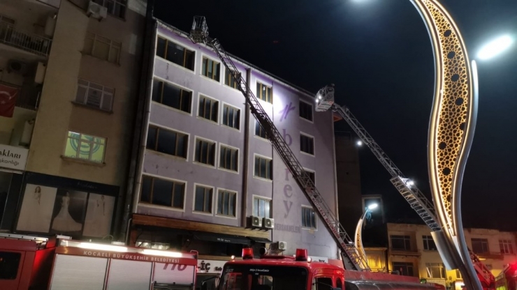 Kocaeli’de Çıkan Baca Yangını İtfaiyeyi Seferber Etti