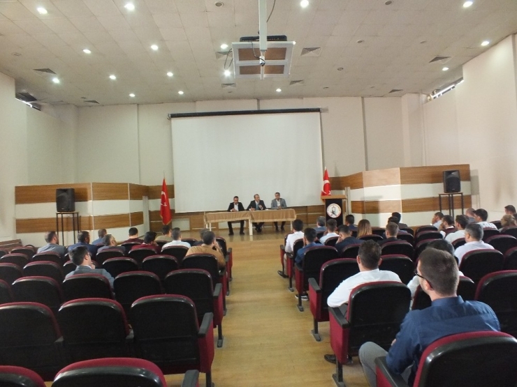 Malazgirt’te Okul Müdürleri Toplantısı