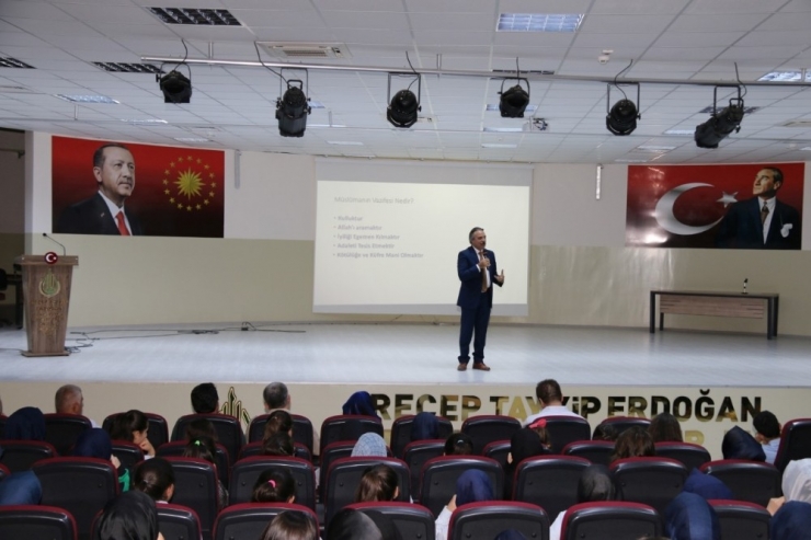 İmam Hatip Öğrencilerine İlk Dersi Rektör Bağlı Verdi