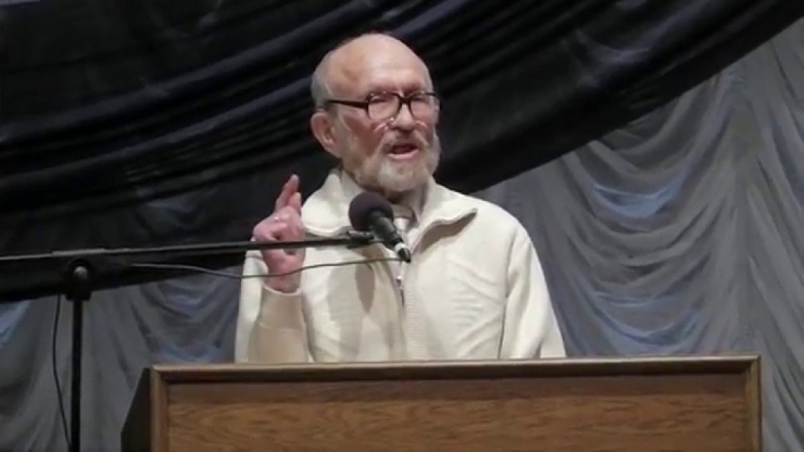 Profesör, Anadili Unutulduğu İçin Kendisini Yaktı