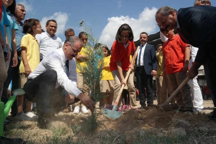 Emiroğlu: “Ayakları Üzerinde Durabilen Nesiller Yetiştirmeliyiz”