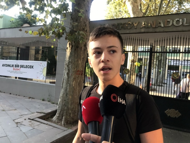 Öğrencilere Simit Atarak Karşılamaya İnceleme Başlatıldı