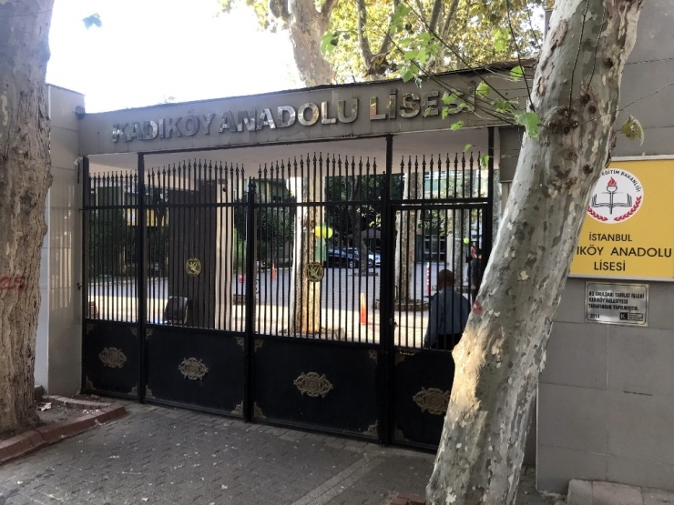 Öğrencilere Simit Atarak Karşılamaya İnceleme Başlatıldı