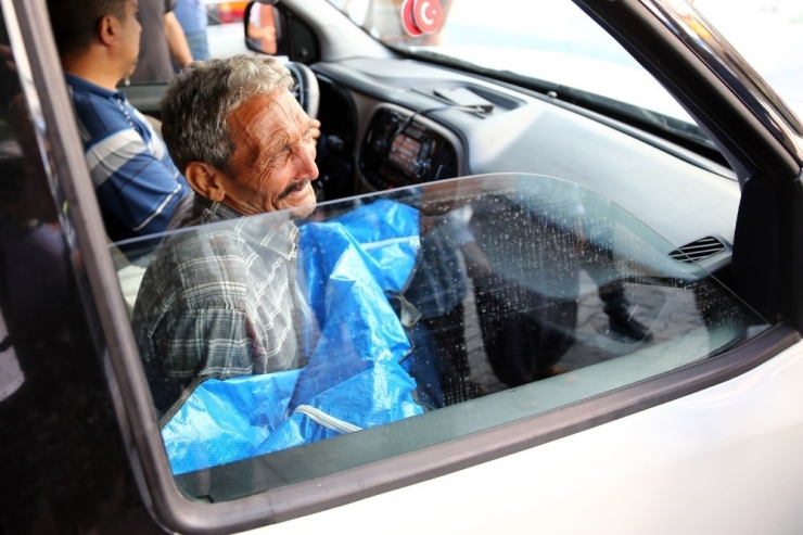 Ölen Torununu Kucağında Götürdü