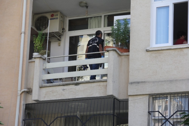 Oğlu Yemeği Beğenmeyince Kendini Balkondan Aşağı Attı