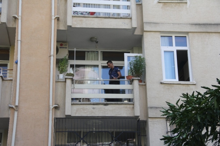 Oğlu Yemeği Beğenmeyince Kendini Balkondan Aşağı Attı