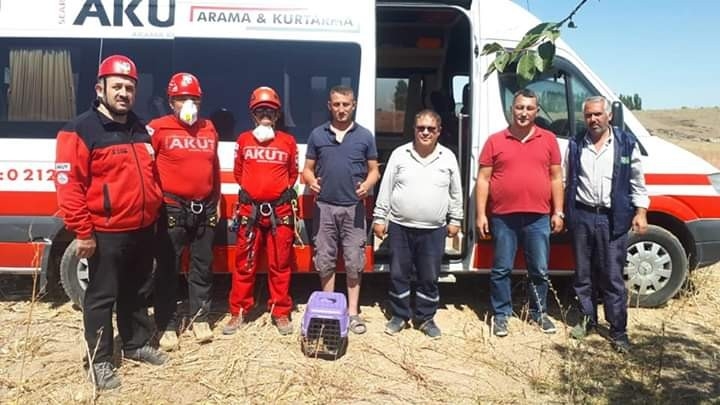 Akut Kuyuya Düşen Tilki İçin Seferber Oldu